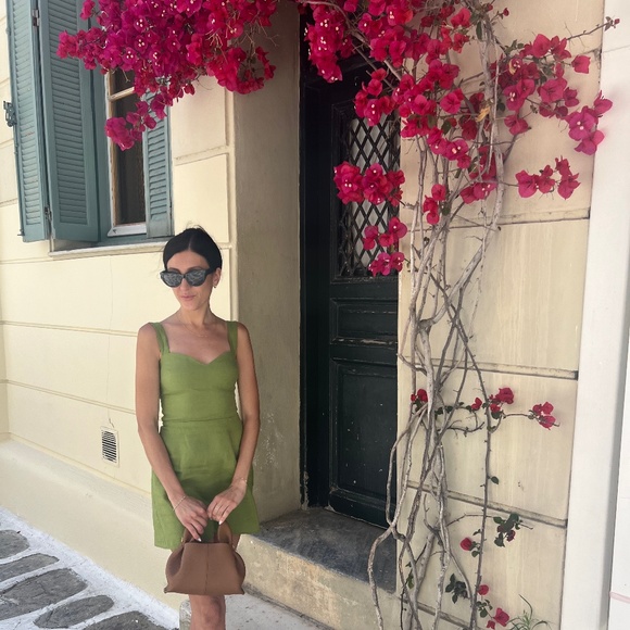 Meet your Posher, Minela - Picture 1 of 1